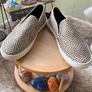 Time and Tru Memory Foam Sneakers